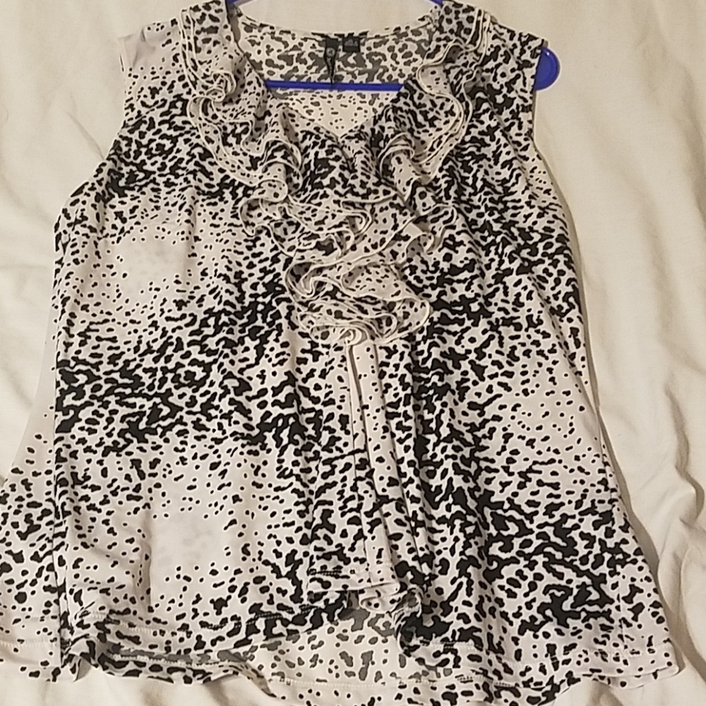 Milano Sleeveless V-Neck top